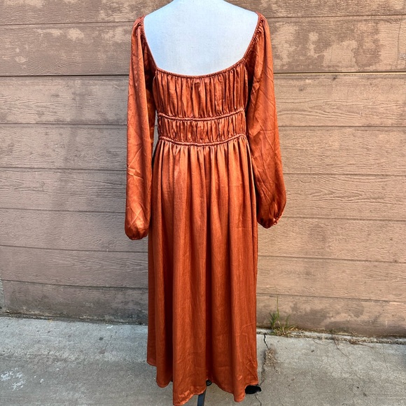 LUSH satin maxi - Picture 10 of 11